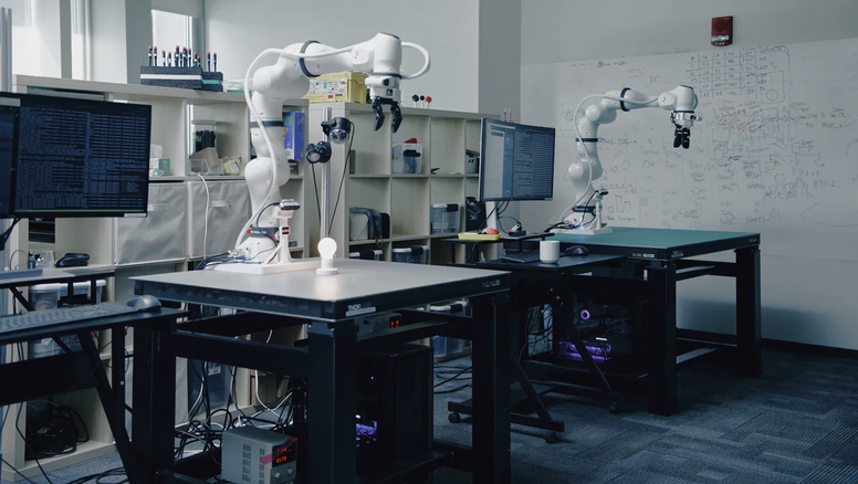 Eka: El robot con manos