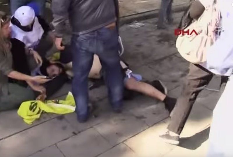 Dos explosiones casi simultáneas convirtieron hoy una marcha por la paz en Turquía en un escenario de guerra en el centro de Ankara. El primer ministro turco, Ahmet Davutoglu, ha revelado que hay pruebas que apuntan a que los responsables del ataque han s