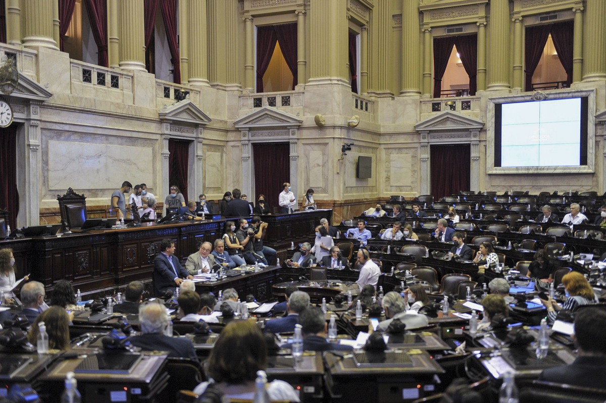 Esc&aacute;ndalo en el Congreso. Hacen pis pero dicen que llueve.