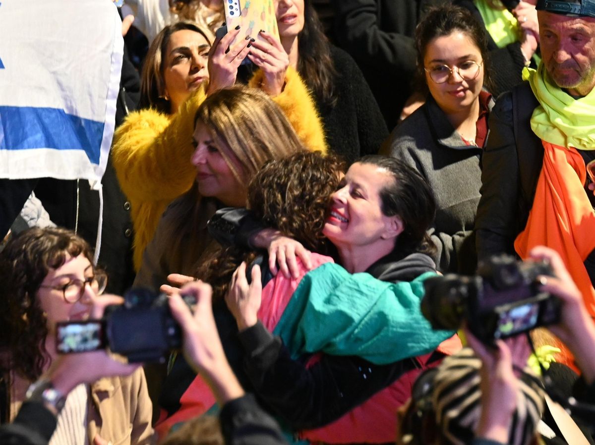 3 rehenes ya están en Israel.