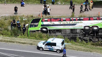 Un micro que llevaba militantes a un acto de Kicillof volcó: Hay dos muertos y varios heridos