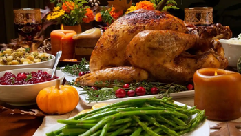 Thanksgiving se celebra con pavo asado relleno. Thanksgiving se celebra con pavo asado relleno.