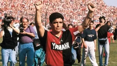 El primer entrenamiento (multitudinario) de Maradona en Newell’s