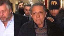altText(En el peor momento de Macri, reaparece el remisero Centeno)}