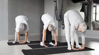 Mat Pilates para mayores de 70 años, se hace en el suelo y muchas veces es un approach de la variante clásica o la reformer con máquinas. Mat Pilates para mayores de 70 años, se hace en el suelo y muchas veces es un approach de la variante clásica o la reformer con máquinas.