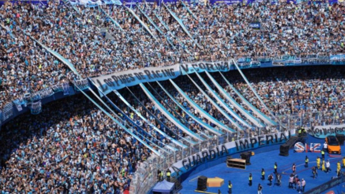 Guillermo Cimadevilla, identificado como hincha de Independiente, le aplicó, a través de la Aprevide, una nueva sanción a Racing. Guillermo Cimadevilla, identificado como hincha de Independiente, le aplicó, a través de la Aprevide, una nueva sanción a Racing.