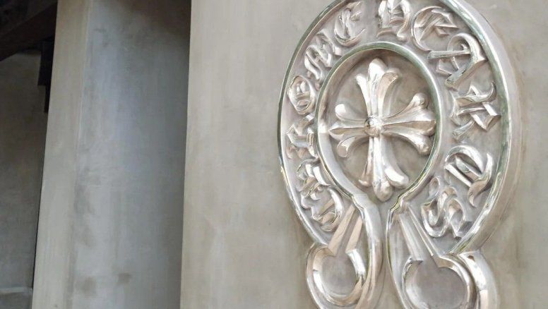 Chrome Hearts apuesta a hoteles y compra Surfrider, operación top de Malibú