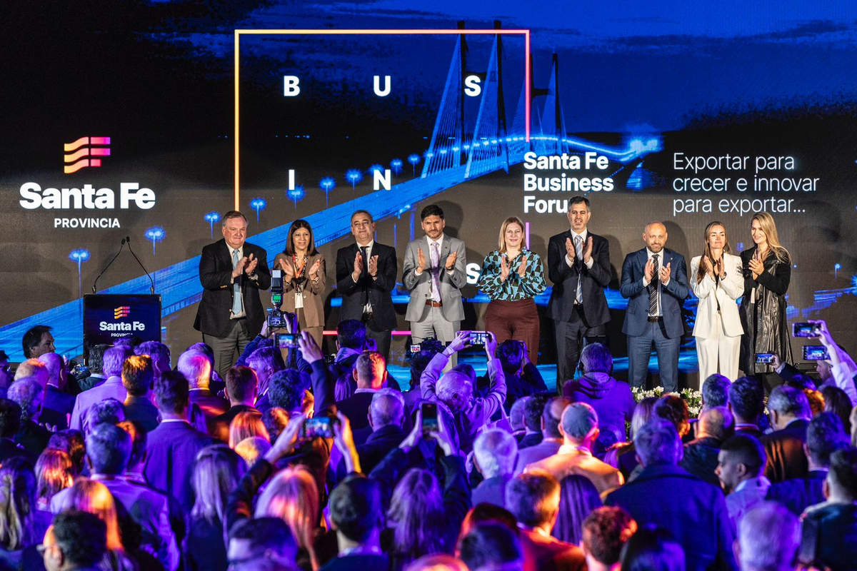 En la presentación del Santa Fe Business Forum estuvieron presentes, Pablo Javkin, Felipe Michlig, Clara García, Gustavo Puccini, Fabián Bastía, Pablo Olivares, Ramiro Velloso y Georgina Losada, entre otros. En la presentación del Santa Fe Business Forum estuvieron presentes, Pablo Javkin, Felipe Michlig, Clara García, Gustavo Puccini, Fabián Bastía, Pablo Olivares, Ramiro Velloso y Georgina Losada, entre otros.