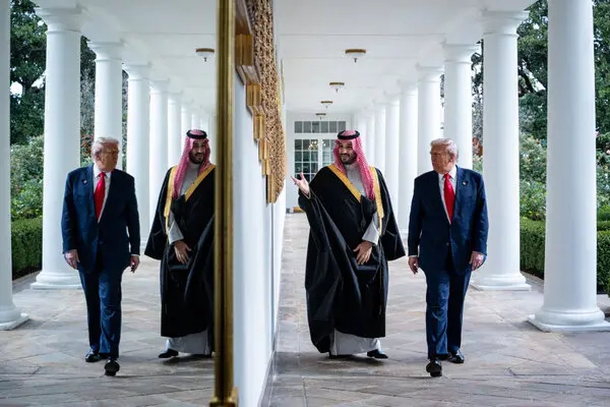 Según la cadena estadounidense NBC News, el cambio de rumbo de Trump se produjo después de que Arabia Saudita se negara a permitir que las fuerzas estadounidenses utilizaran su espacio aéreo y sus bases para la operación en Ormuz. Según la cadena estadounidense NBC News, el cambio de rumbo de Trump se produjo después de que Arabia Saudita se negara a permitir que las fuerzas estadounidenses utilizaran su espacio aéreo y sus bases para la operación en Ormuz.