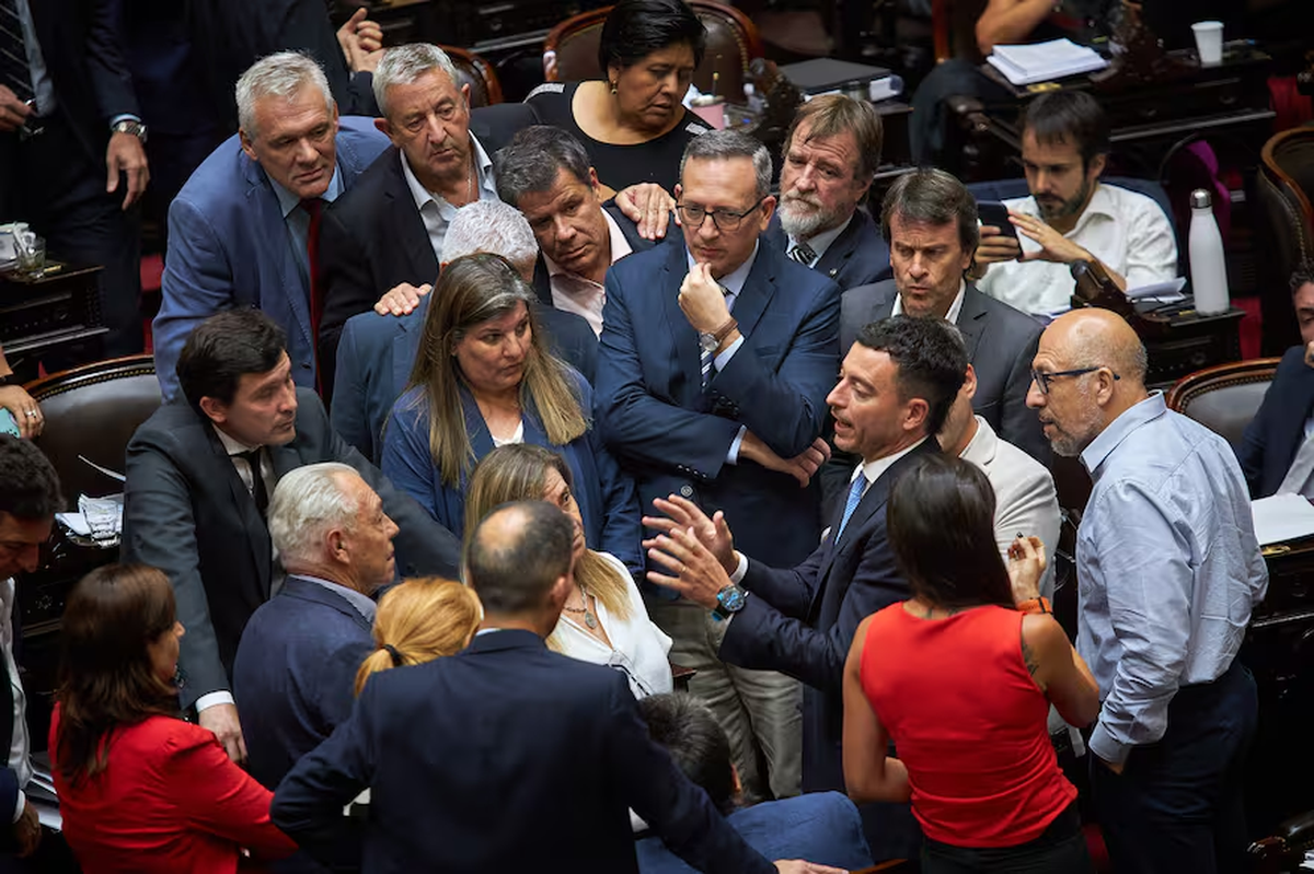 De Loredo, jefe de diputados de la UCR: De Loredo, jefe de diputados de la UCR:
