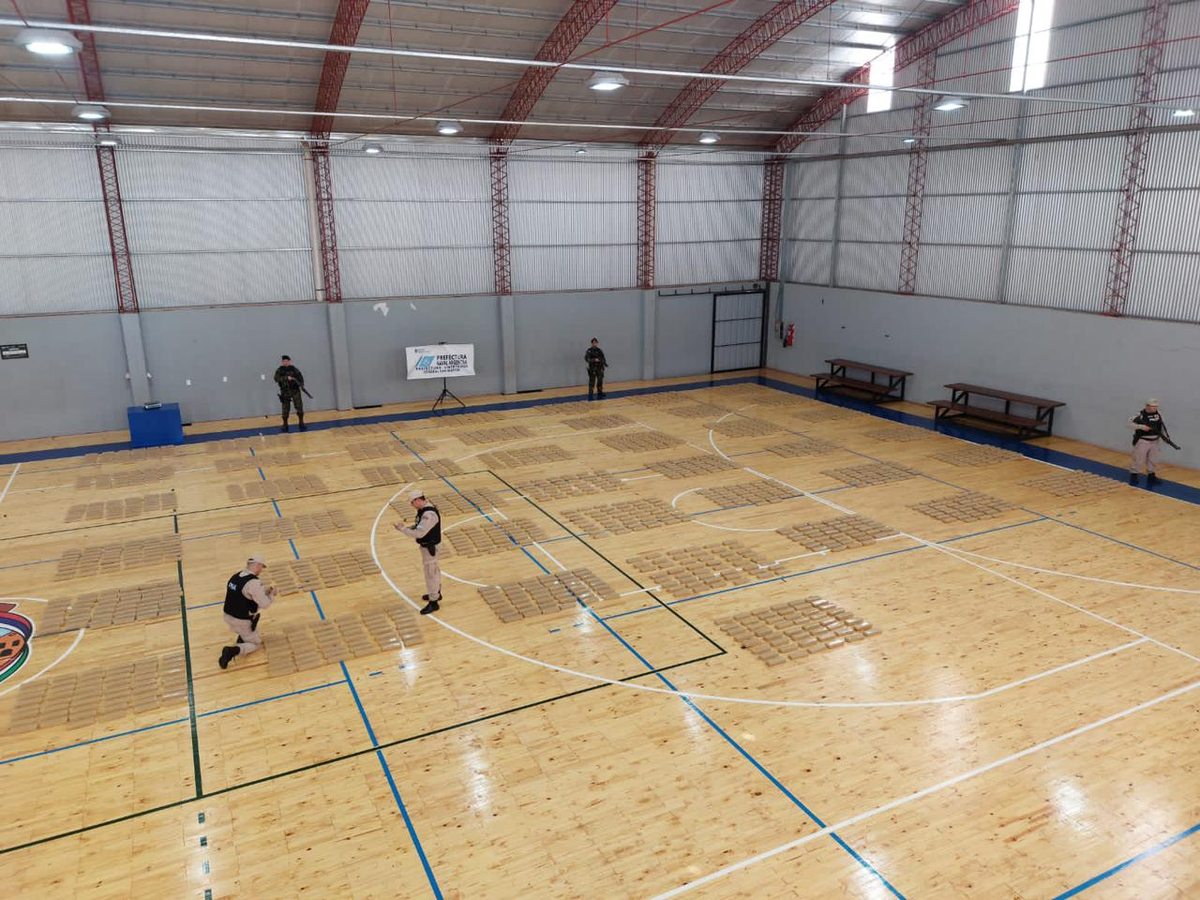 Prefectura secuestró casi una tonelada y media de marihuana en Misiones. Prefectura secuestró casi una tonelada y media de marihuana en Misiones.