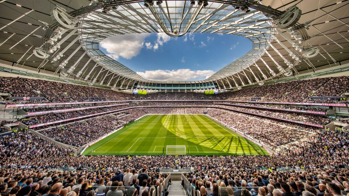 La Bombonera reformada o algo tipo Tottenham Hotspur Stadium: 2 esquemas de sociedad y de simpatizantes bien diferentes.