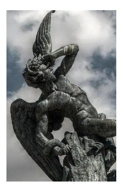 La Fuente del Ángel Caído: el único monumento público al diablo ubicado a 666 metros de altura