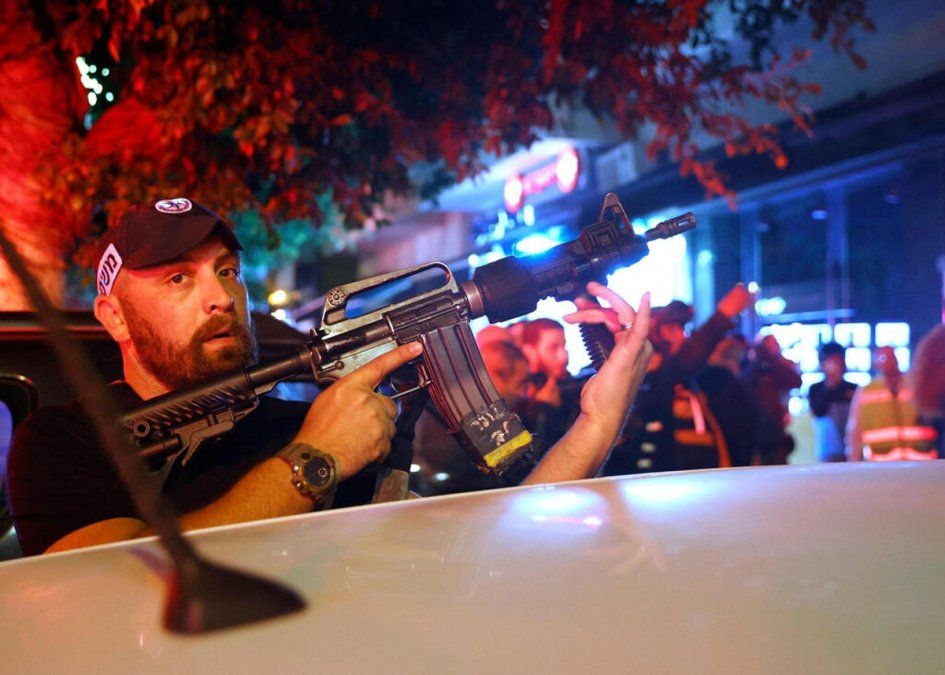 Atentado terrorista en Tel Aviv. USA confirma la primera mujer afroamericana a la Corte Suprema.