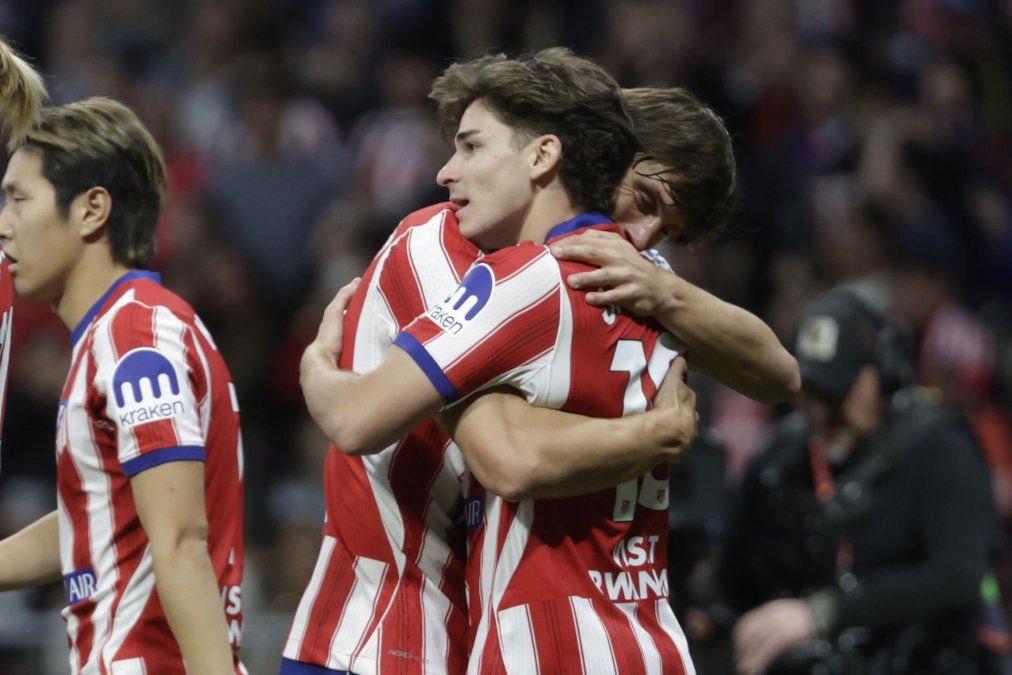 Julián Álvarez quedó en el centro de la disputa entre el Atlético de Madrid y el FC Barcelona por su frustrado fichaje.