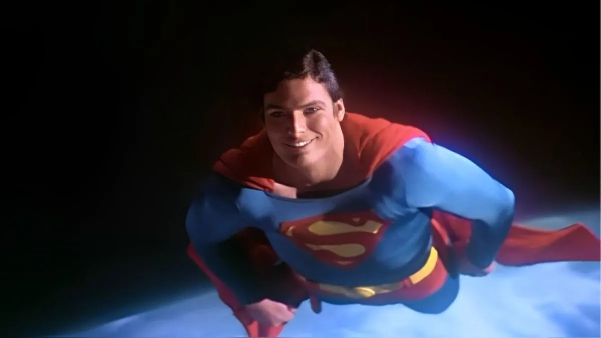 Christopher Reeve logró la fama mundial como el icónico superhéroe Superman a lo largo de cuatro exitosas películas. Su carisma y su talento lo volvieron la versión más emblemática del personaje. Christopher Reeve logró la fama mundial como el icónico superhéroe Superman a lo largo de cuatro exitosas películas. Su carisma y su talento lo volvieron la versión más emblemática del personaje. 