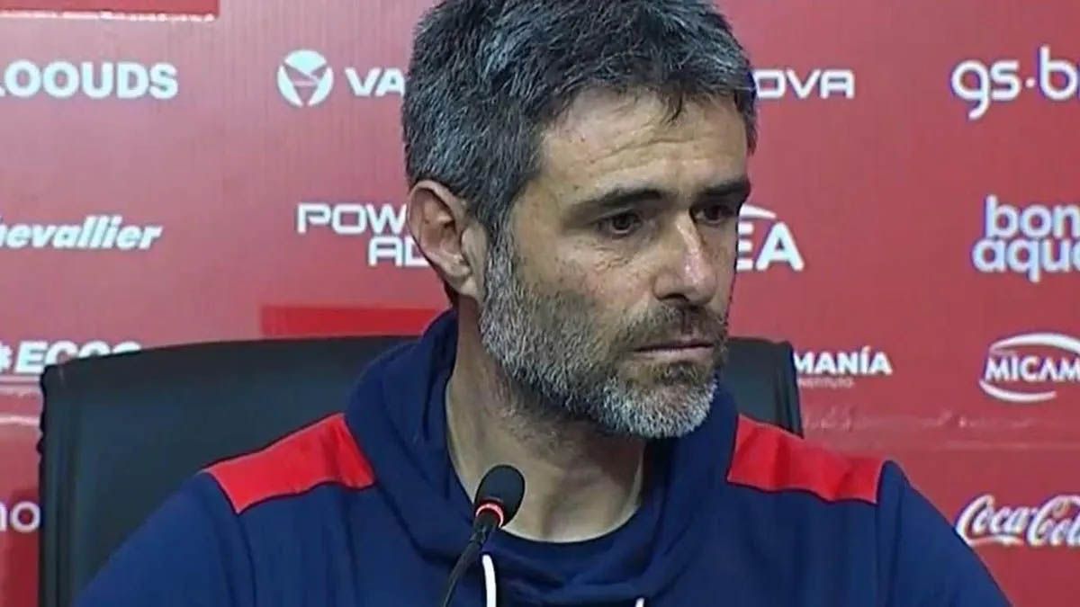 Independiente confirmó oficialmente la cancelación de varias deudas pero no podrá contar todavía con los refuerzos por una cuestión administrativa de la FIFA. Imagen del técnico del “Rojo”, Julio Vaccari. Independiente confirmó oficialmente la cancelación de varias deudas pero no podrá contar todavía con los refuerzos por una cuestión administrativa de la FIFA. Imagen del técnico del “Rojo”, Julio Vaccari.