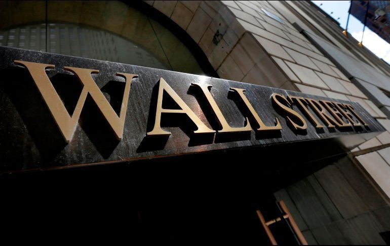 Al cierre de las operaciones, el Dow Jones cae un 0,9% hasta los 24.189,45 puntos, S&P desciende un 0,55% hasta los 2.642,19 enteros y el Nasdaq avanza un 0,36% hasta las 7.069,03 unidades.