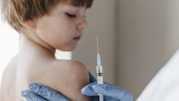 Alerta por tos convulsa en Argentina 2025: Cuántos niños han fallecido y todo sobre la vacunación