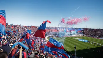 Guerra en San Lorenzo: la cancha ovacionó a Insúa e insultó a Marcelo Moretti