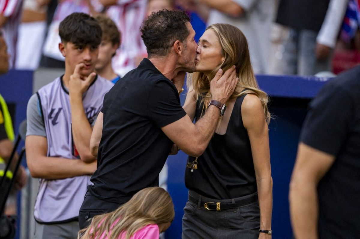 Diego Simeone y Carla Pereyra, juntos en el estadio Metropolitano, donde el argentino dirige al Atlético de Madrid. Diego Simeone y Carla Pereyra, juntos en el estadio Metropolitano, donde el argentino dirige al Atlético de Madrid.