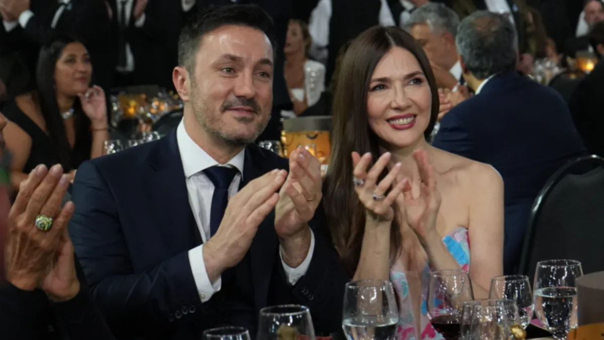 Cristina Pérez negó públicamente la crisis con Luis Petri durante los Martín Fierro, después de los rumores instalados por Jorge Rial. Foto: A24 Cristina Pérez negó públicamente la crisis con Luis Petri durante los Martín Fierro, después de los rumores instalados por Jorge Rial. Foto: A24