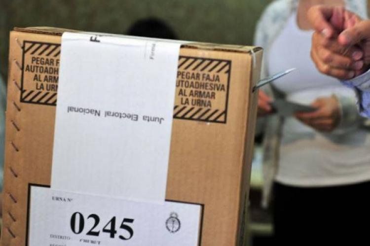 Aunque haya una cautelar nacional, las elecciones se hacen igual, aseveró Alejandro Tullio, quien adelantó que el número de mesas serán alrededor de 89.000 para 30.300.000 de personas habilitadas para votar.