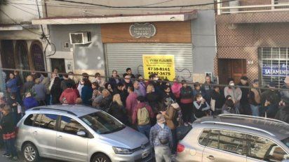 1er día de cobro: Aglomeraciones, incidentes y Pesce abrirá los bancos el fin de semana