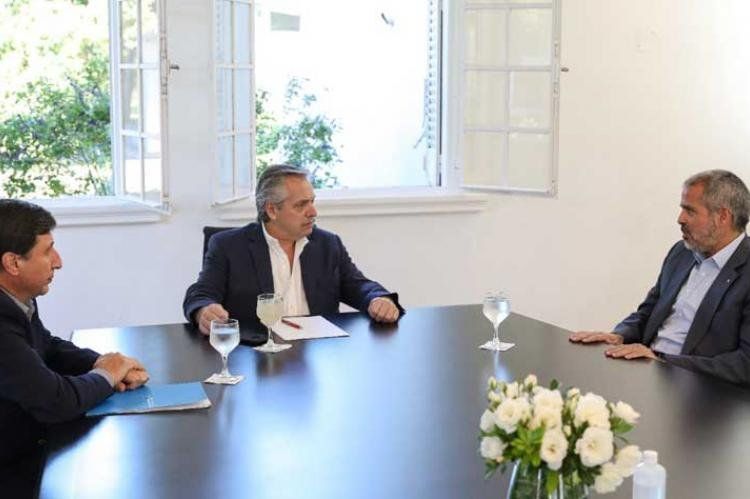 Luis Pérez Companc dialogando con el presidente Alberto Fernández y el ministro Daniel Arroyo.