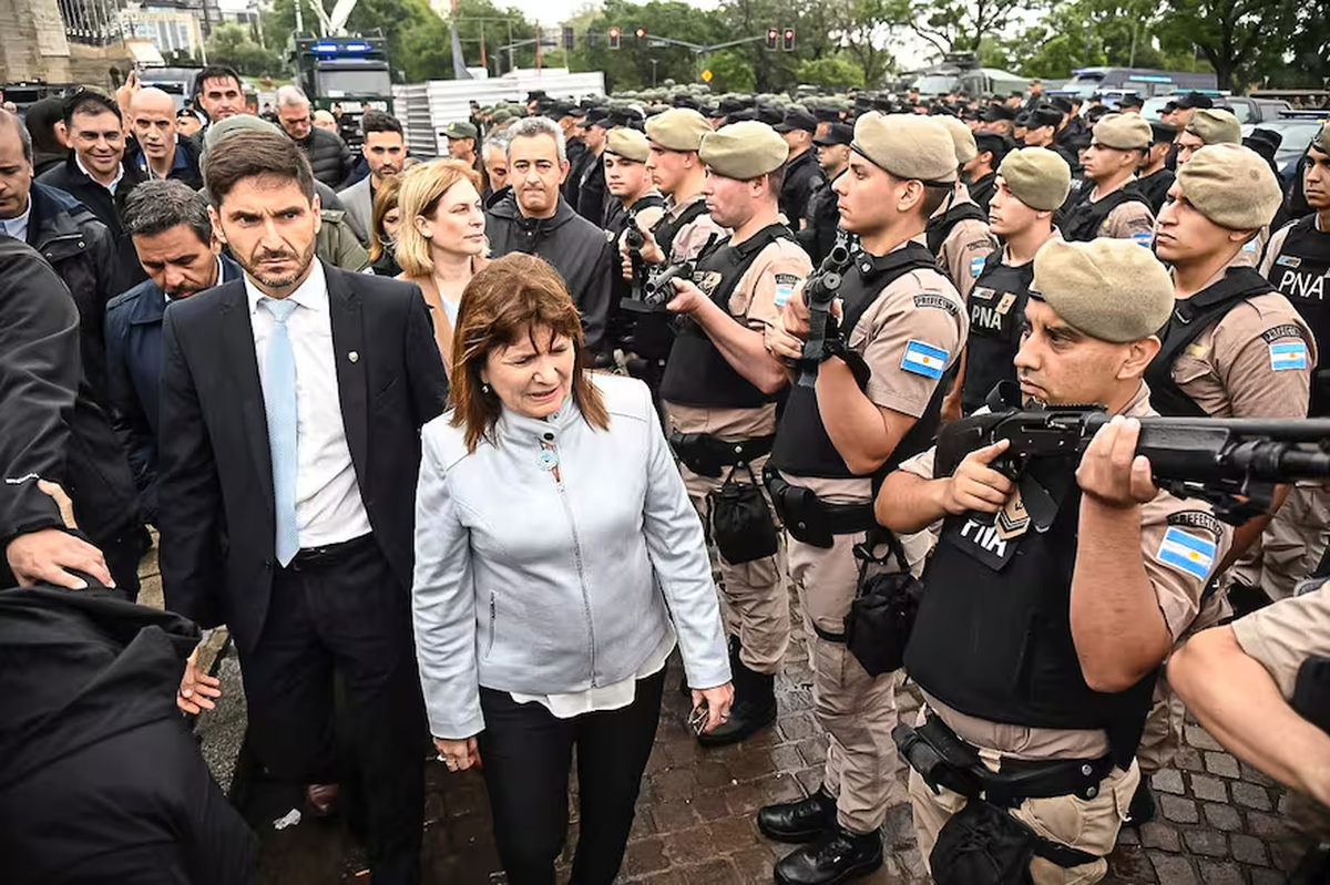 Show político en una ciudad que sigue dejando secuelas. Show político en una ciudad que sigue dejando secuelas. 