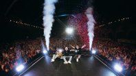 El fenómeno musical surgido del streaming llega a Rosario con un espectáculo que reúne a referentes de la cumbia y la música tropical.