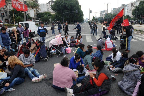 El piquete comenzó a las 11 de la mañana. (Foto NA)