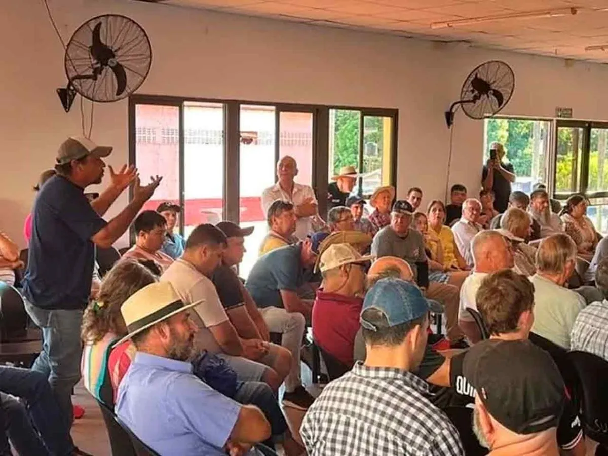 Foto de la asamblea en Campo Viera. Foto de la asamblea en Campo Viera.