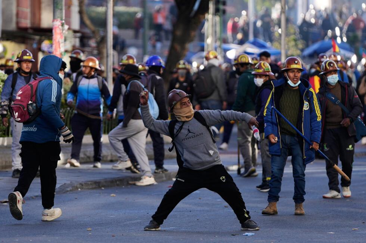 Bolivia: movilizan militares