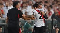 Lucas Martínez Quarta se abraza con Marcelo Gallardo en el triunfo de River ante Banfield por la fecha 7 del Torneo Apertura Lucas Martínez Quarta se abraza con Marcelo Gallardo en el triunfo de River ante Banfield por la fecha 7 del Torneo Apertura