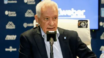 El presidente de Racing, Victor Blanco, cruzó a Ramon Díaz. El presidente de Racing, Victor Blanco, cruzó a Ramon Díaz.
