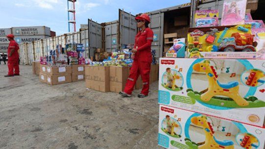 Más juguetes importados a la vista.  Más juguetes importados a la vista.