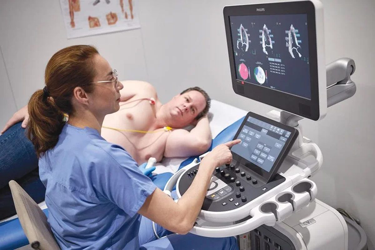 El examen médico se fue sofisticando con el avance de la tecnología.