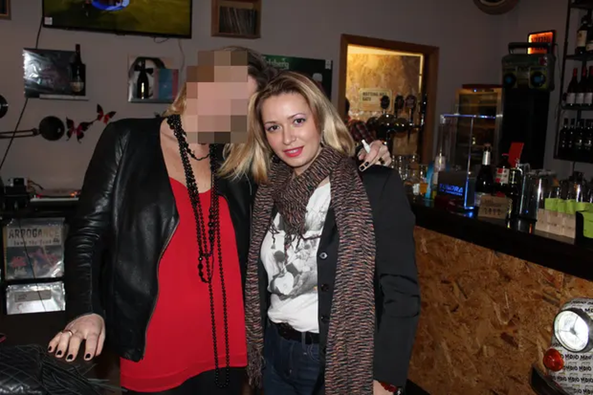 María Adela en realidad es Olga Kolova, hija de un oficial ruso.