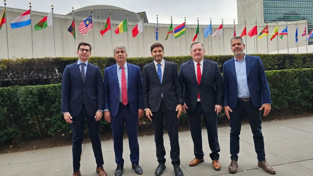 Pullaro, Michlig y Bastía durante el viaje a Estados Unidos en busca de fondos para Santa Fe. Pullaro, Michlig y Bastía durante el viaje a Estados Unidos en busca de fondos para Santa Fe.