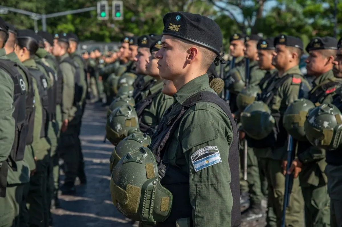 Federico Angelini negó que la Gendarmería que llegó a Rosario por el Plan Bandera se haya ido de la ciudad. Federico Angelini negó que la Gendarmería que llegó a Rosario por el Plan Bandera se haya ido de la ciudad.