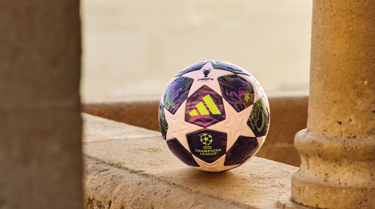Balón oficial de la UEFA Champions League diseñado por Adidas, cuyo icónico patrón de estrellas se convirtió en uno de los símbolos más reconocibles del torneo desde comienzos del siglo XXI.