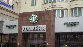 Starbucks abandona Rusia y pagará a sus empleados durante 6 meses Starbucks abandona Rusia y pagará a sus empleados durante 6 meses