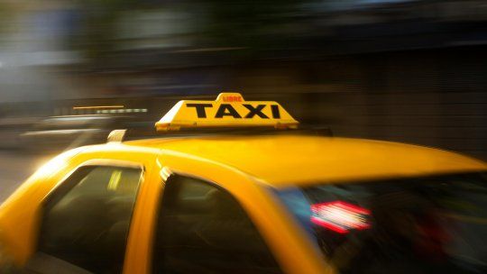 Un taxi urbano, escenario de la historia viral que conmovió a miles de usuarios en redes sociales. Un taxi urbano, escenario de la historia viral que conmovió a miles de usuarios en redes sociales.