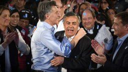 altText(Cornejo se despega de Macri ante las denuncias de espionaje: 