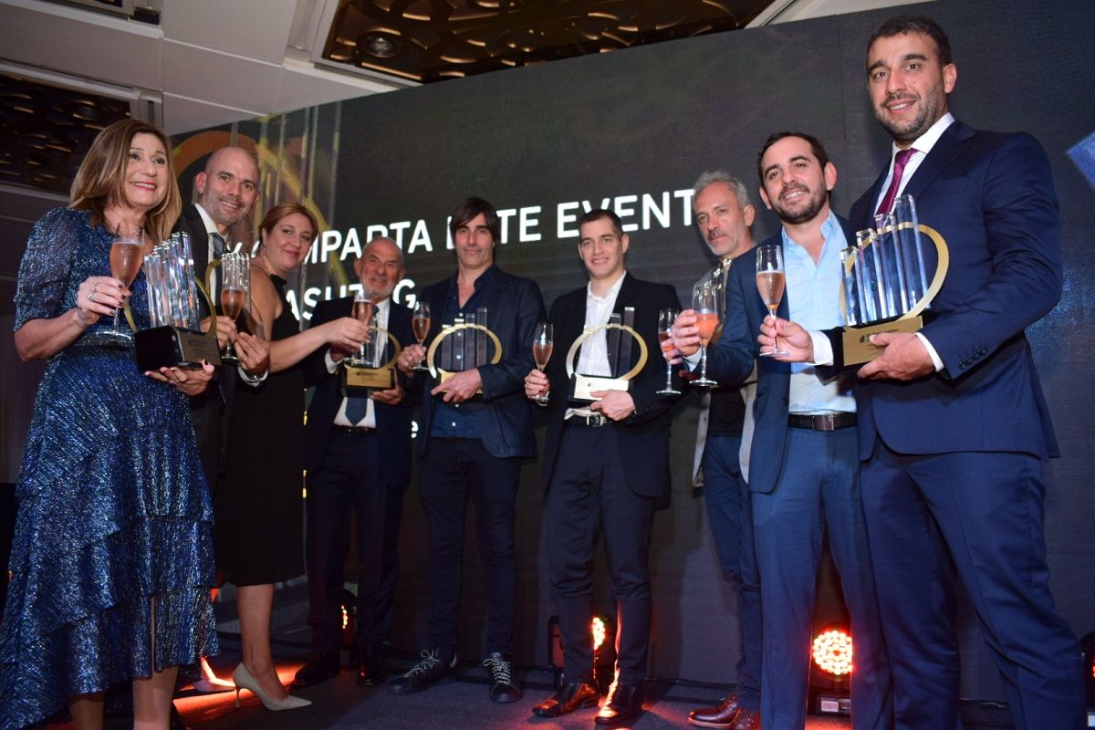 En el centro (camisa azul) Miguel Santos, el emprendedor que tuvo un año inolvidable