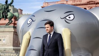 Ramiro Marra y elefante de la Plaza de Mayo Ramiro Marra y elefante de la Plaza de Mayo