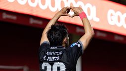 Sebastián Prieto festeja el gol ante Independiente Rivadavia que dejó a Argentinos Juniors igual que Boca