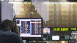 altText(Los dólares bursátiles vuelven a máximos de 2 meses (y el 'blue' se mantiene en $130))}
