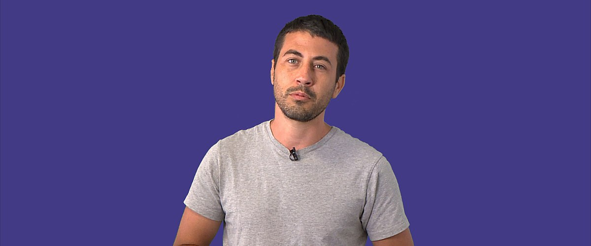 El periodista Gur Megiddo denunció que las agencias de seguridad israelíes utilizaron amenazas y poderes de emergencia para silenciar su informe sobre los intentos del jefe del Mossad de reclutar/extorsionar a Bensouda de la CPI. El periodista Gur Megiddo denunció que las agencias de seguridad israelíes utilizaron amenazas y poderes de emergencia para silenciar su informe sobre los intentos del jefe del Mossad de reclutar/extorsionar a Bensouda de la CPI.